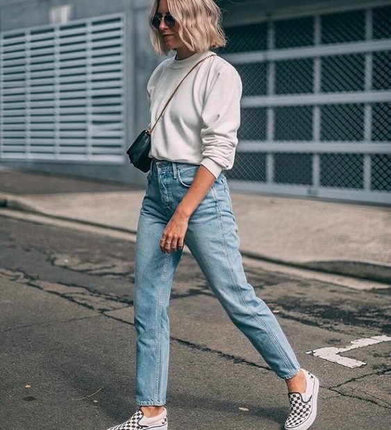 31 Trendy And Casual Outfits With Vans | Comfy Jeans Outfit, Mom Jeans  Outfit Winter, Jeans Outfit Winter